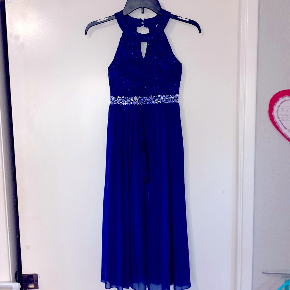 Girls Formal Dress. Size 7. Perfect condition.